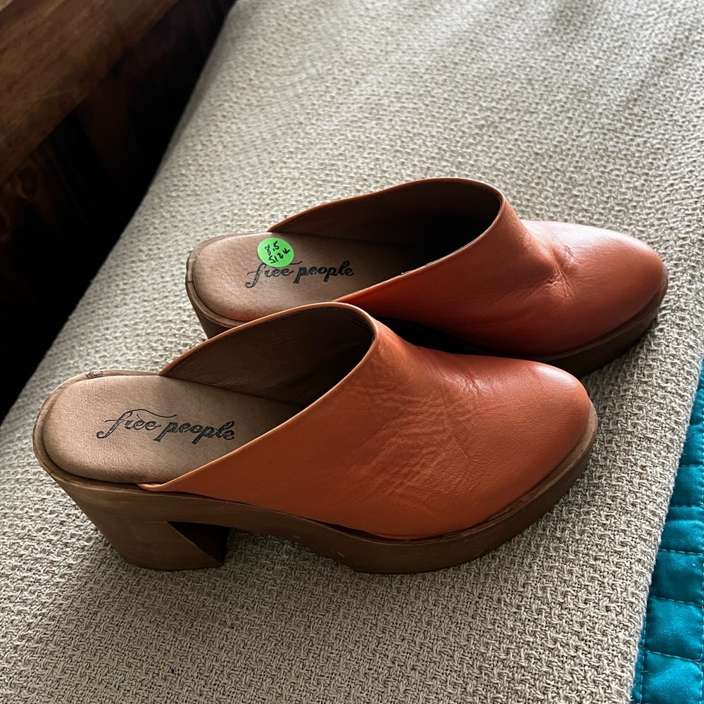 Free People-  Suki Peachy Tan Leather Wooden Platform Clogs